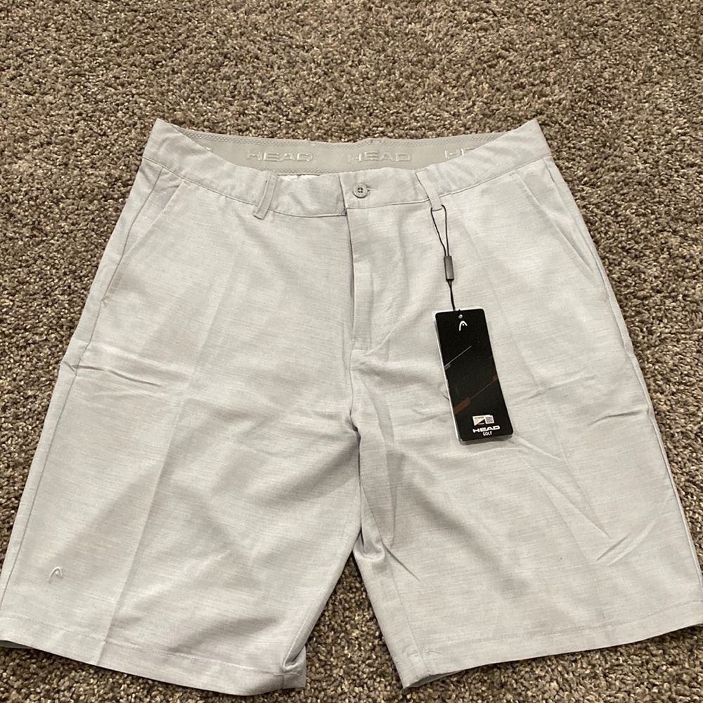 Light gray men’s Head Golf shorts